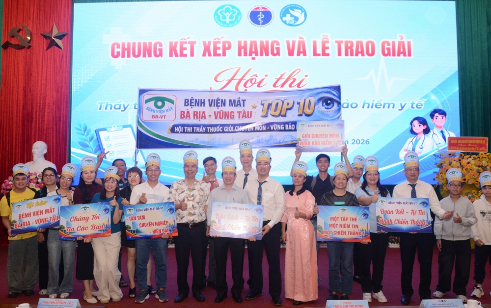 Thầy thuốc hiện đại không chỉ giỏi chuyên môn mà cần phải vững bảo hiểm y tế