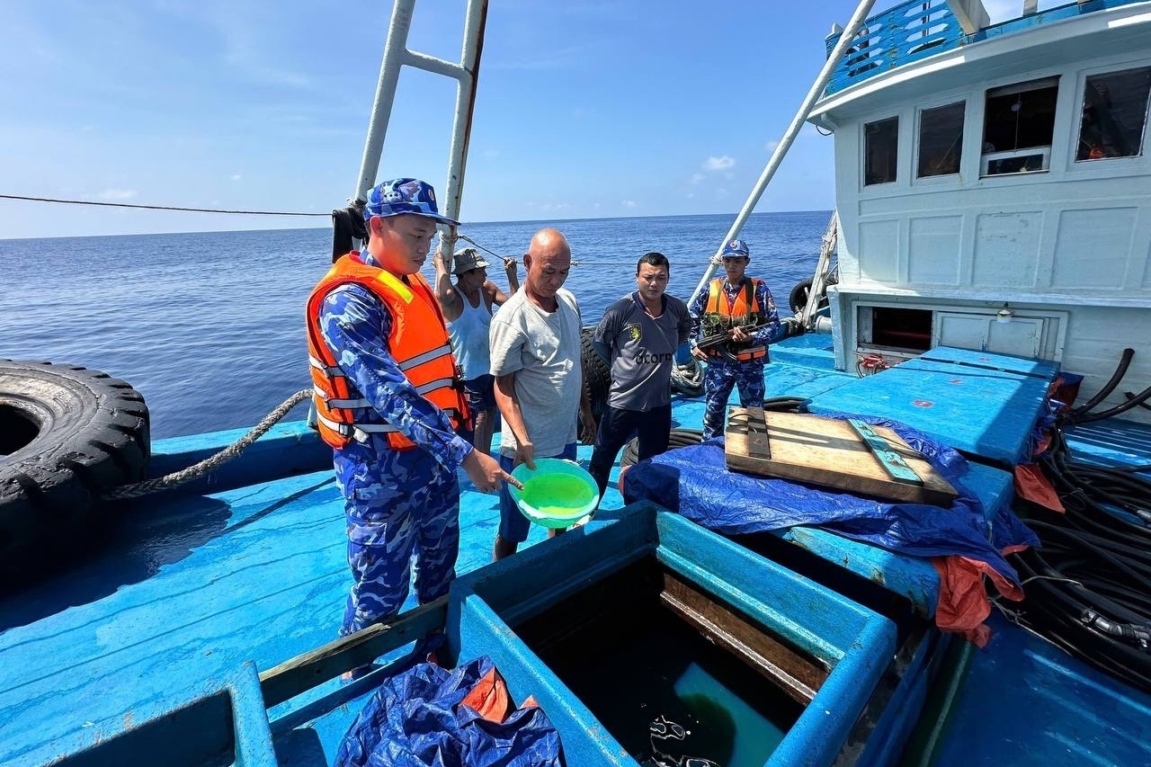 Cảnh sát biển đấu tranh, bắt giữ 1.453.542 lít dầu DO không rõ nguồn gốc trên biển