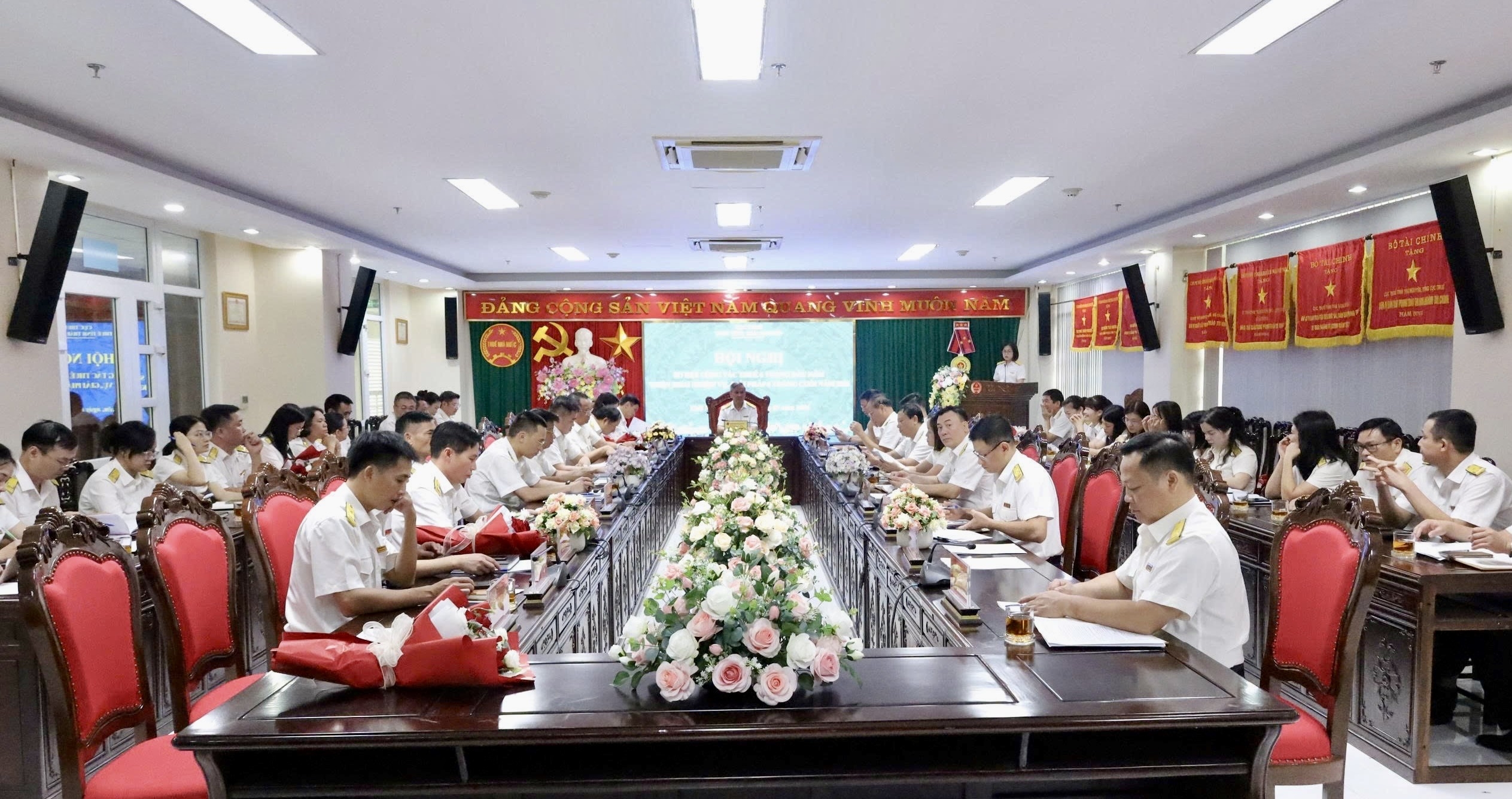 Toàn cảnh Hội nghị sơ kết công tác thuế 6 tháng đầu năm và triển khai nhiệm vụ 6 tháng cuối năm của Thuế tỉnh Thái Nguyên. Ảnh: TTN.