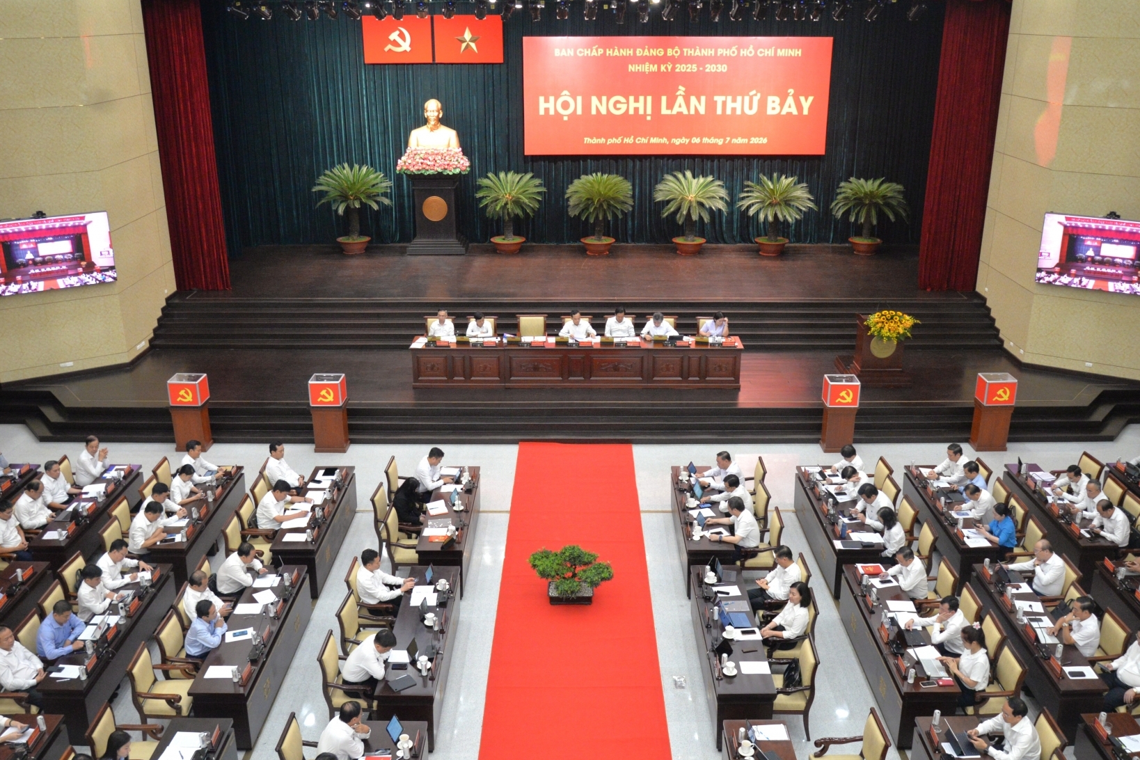 TP. Hồ Chí Minh thu ngân sách hơn 477.000 tỷ đồng, đạt gần 60% dự toán năm