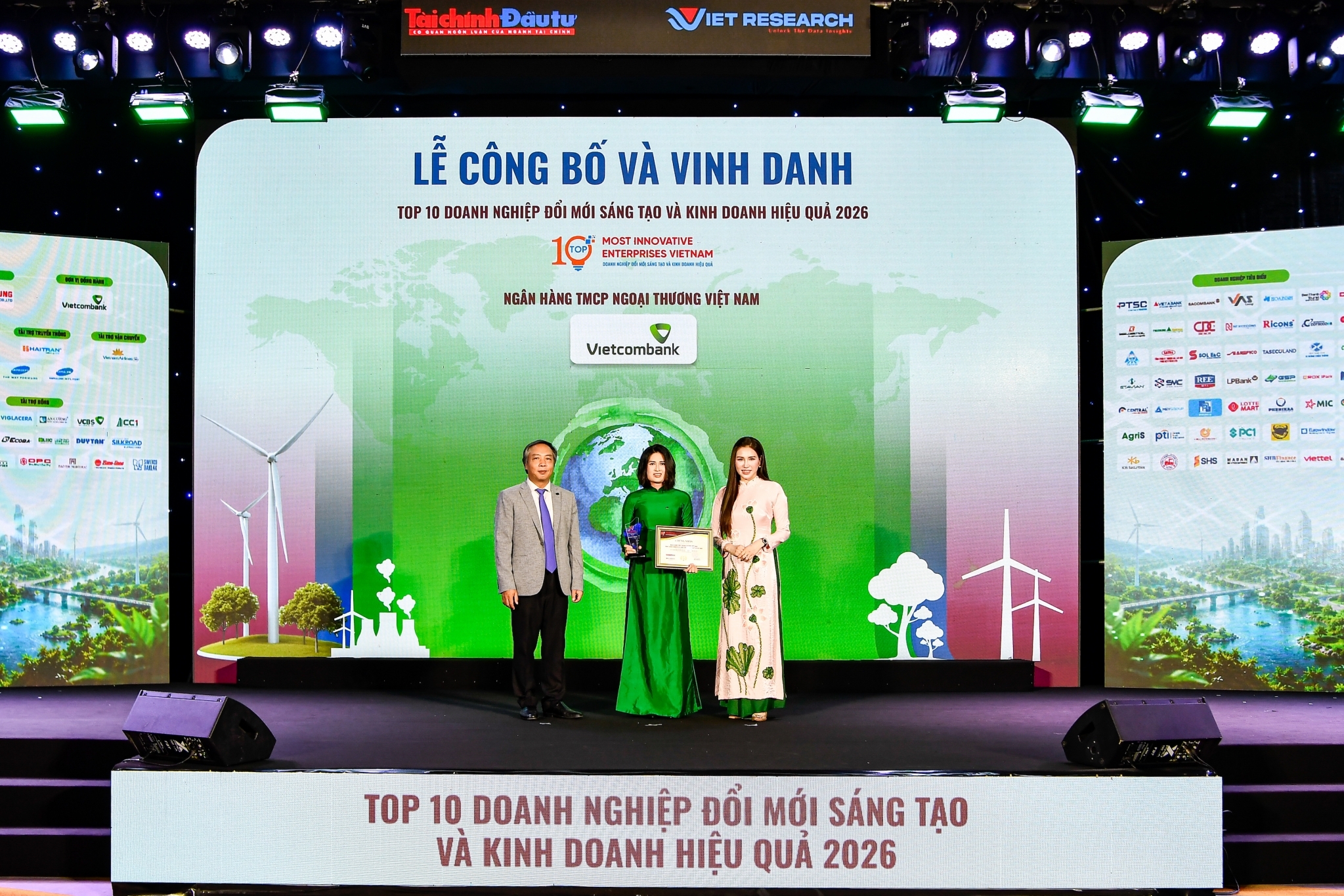 Vietcombank dẫn đầu ngành ngân hàng về Đổi mới sáng tạo và Kinh doanh hiệu quả 2026