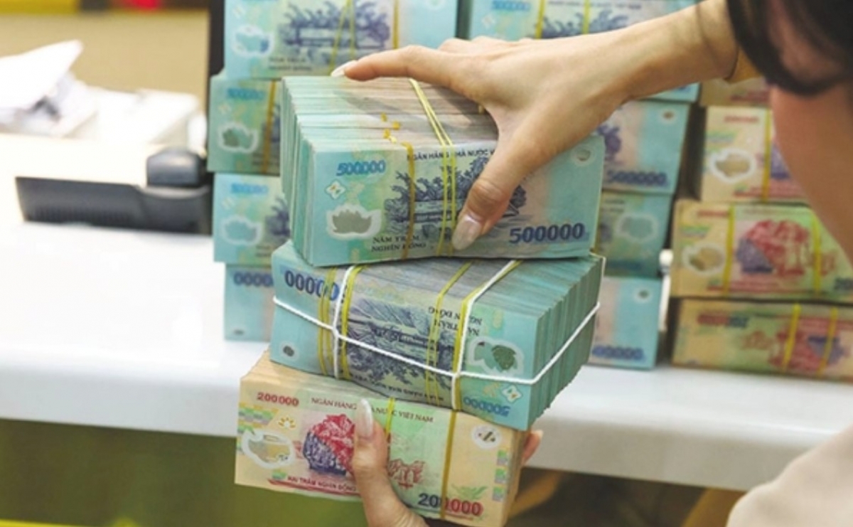 Loạt doanh nghiệp trả cổ tức, Domenal thưởng cổ phiếu 40%