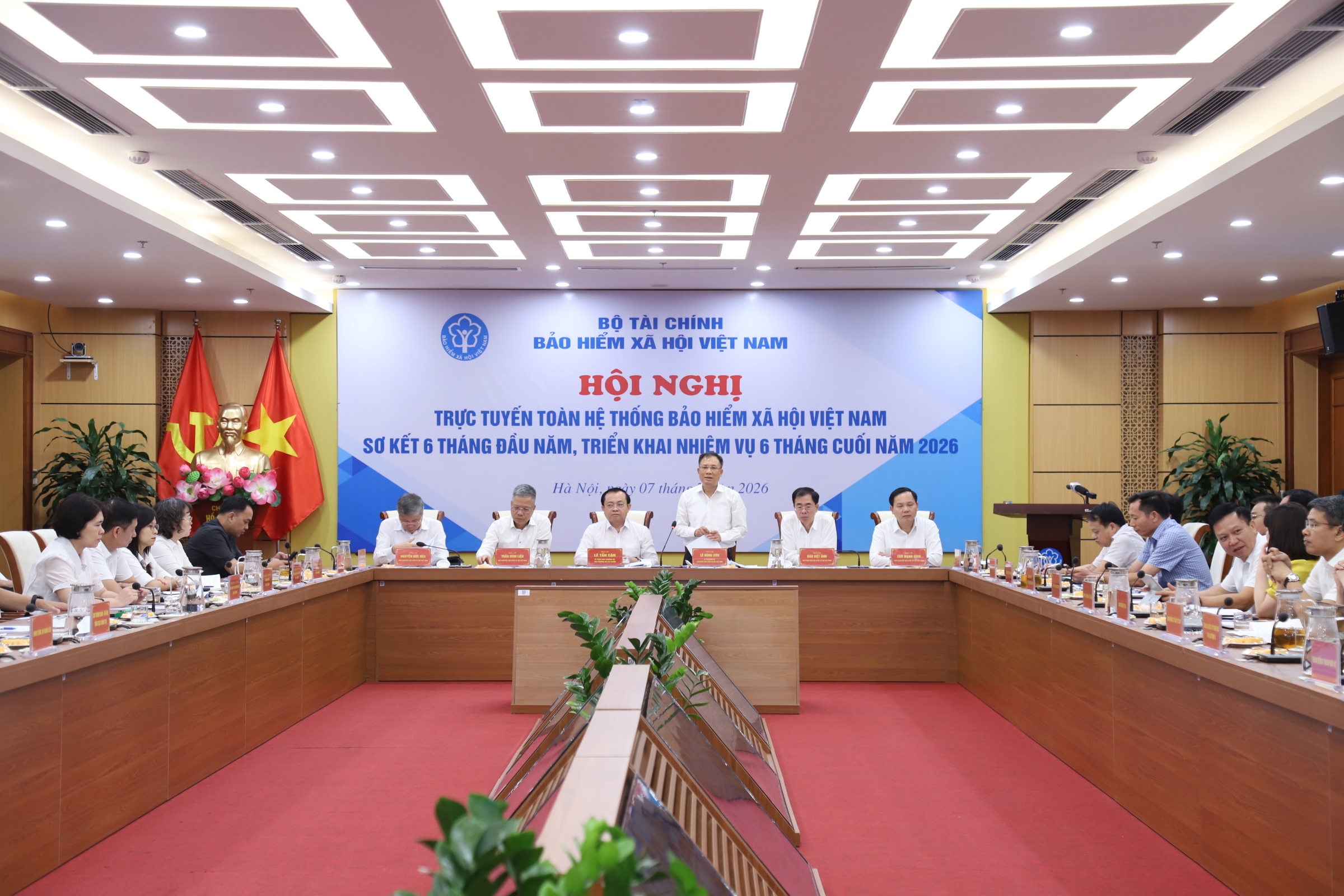 Chủ động đề xuất tháo gỡ “điểm nghẽn”, nâng cao hiệu quả thực hiện bảo hiểm xã hội, bảo hiểm y tế