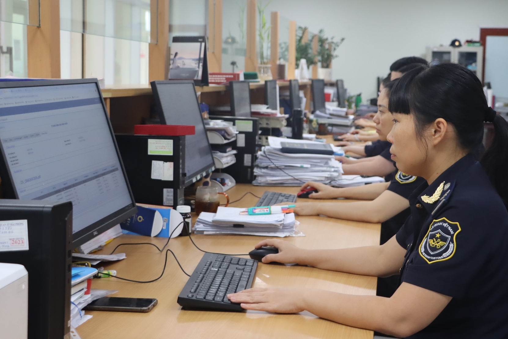 Hải quan khu vực IV nỗ lực cải cách thu hút nhiều doanh nghiệp làm thủ tục