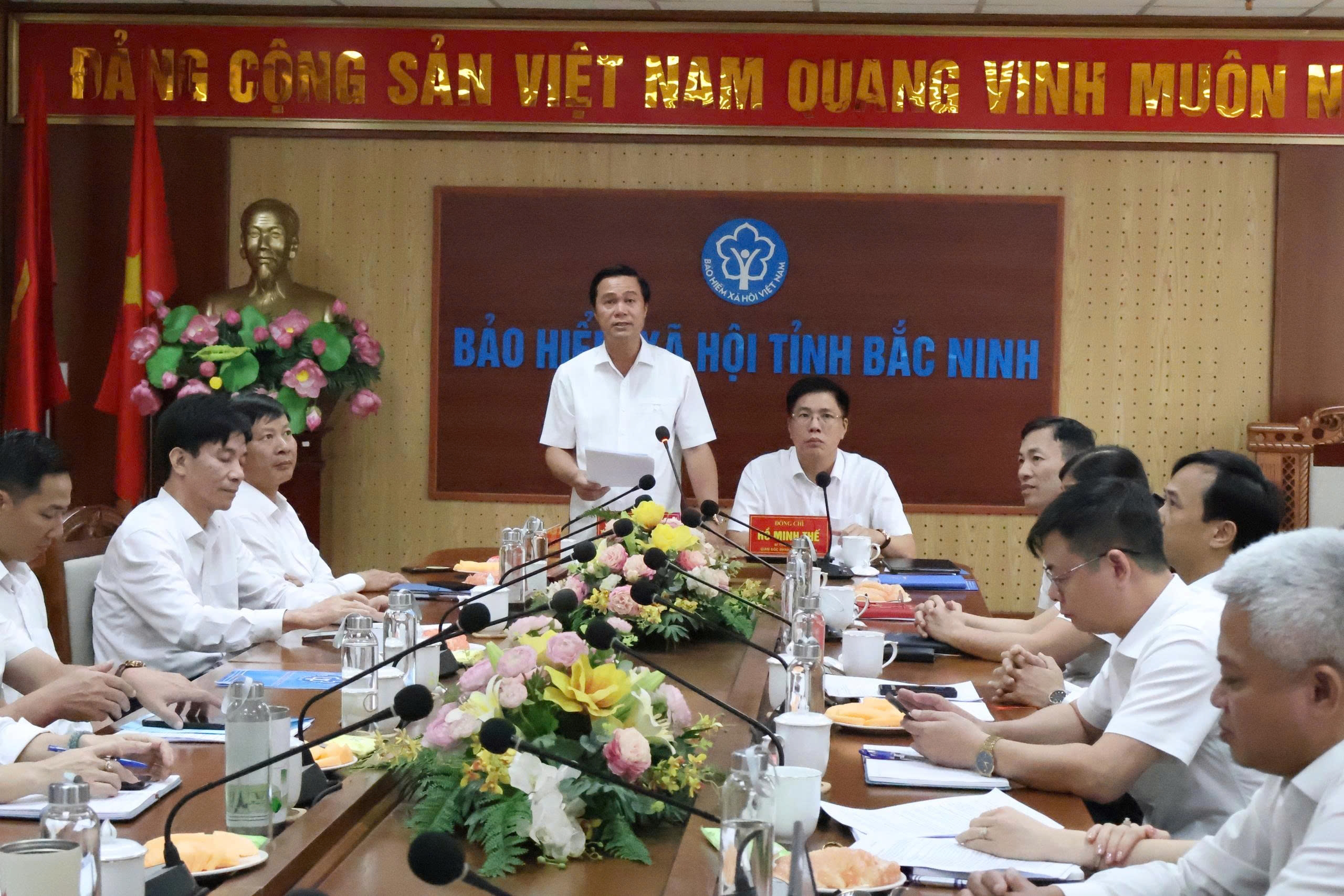 Nhiều địa phương quan tâm chỉ đạo thực hiện bảo hiểm xã hội, bảo hiểm y tế