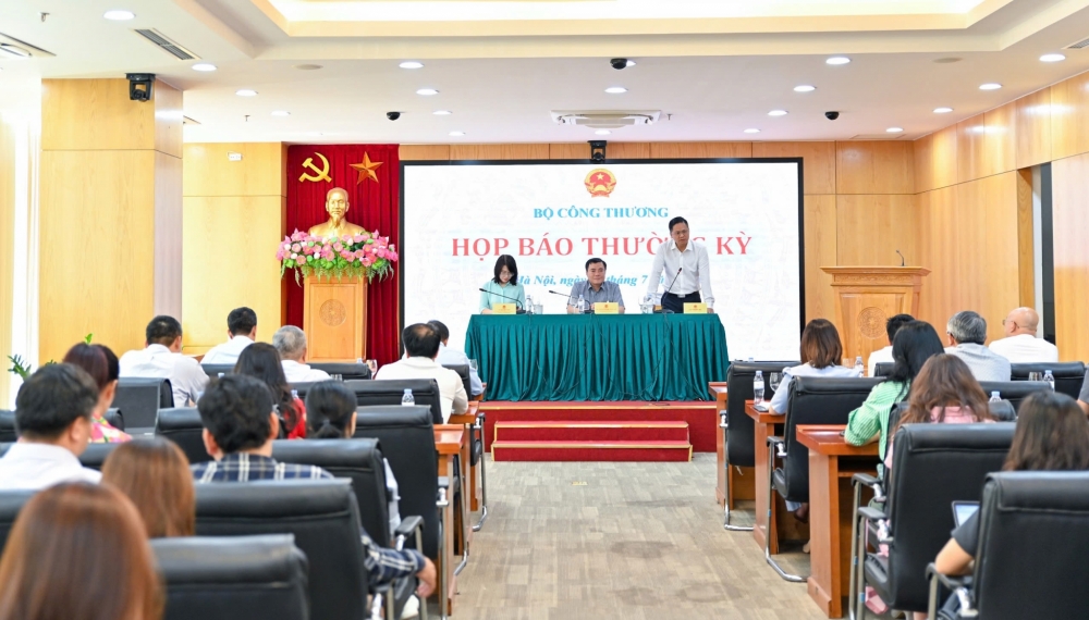 Công nghiệp, thương mại giữ vai trò động lực tăng trưởng kinh tế