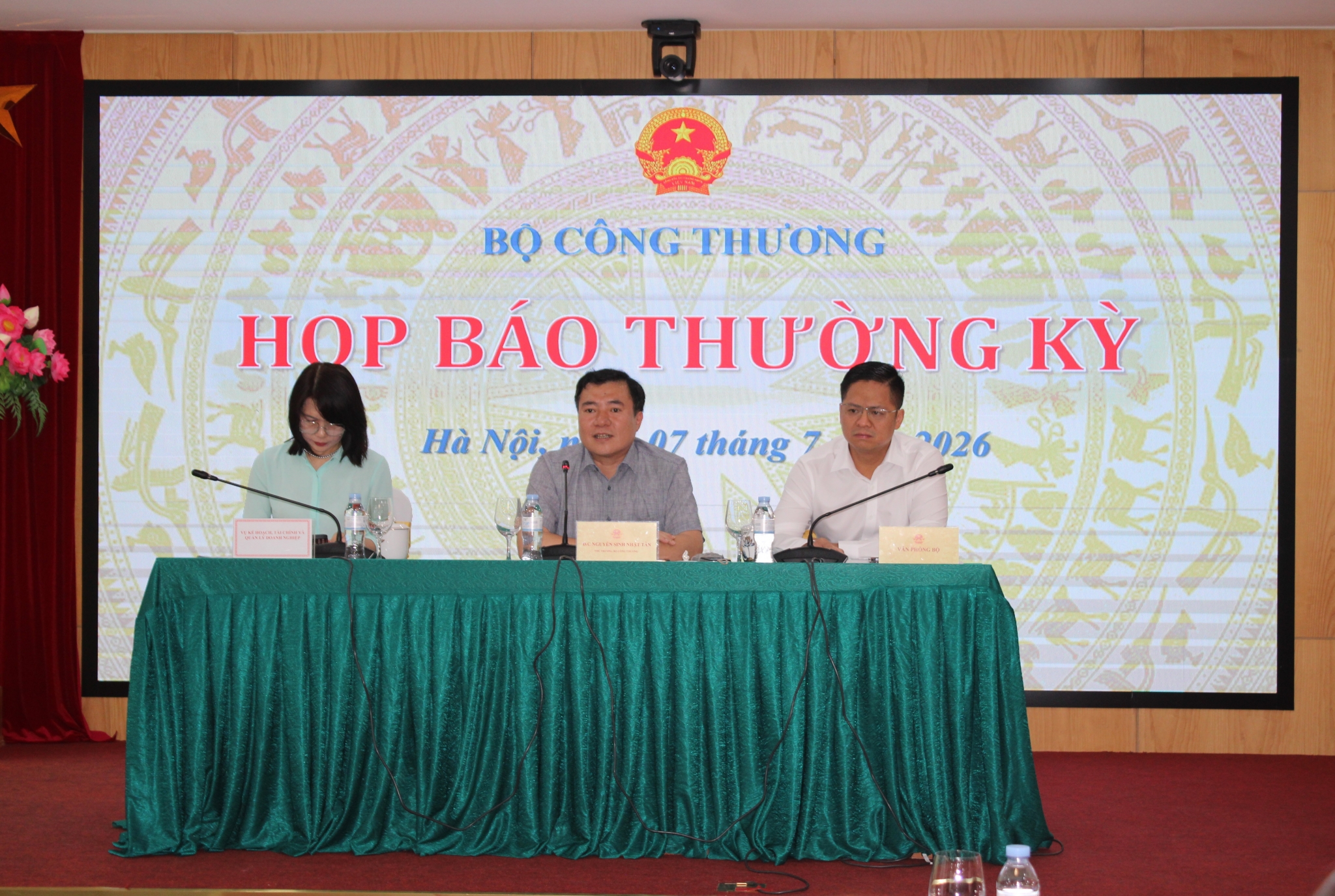 Thứ trưởng Nguyễn Sinh Nhật Tân, Người phát ngôn Bộ Công Thương. 