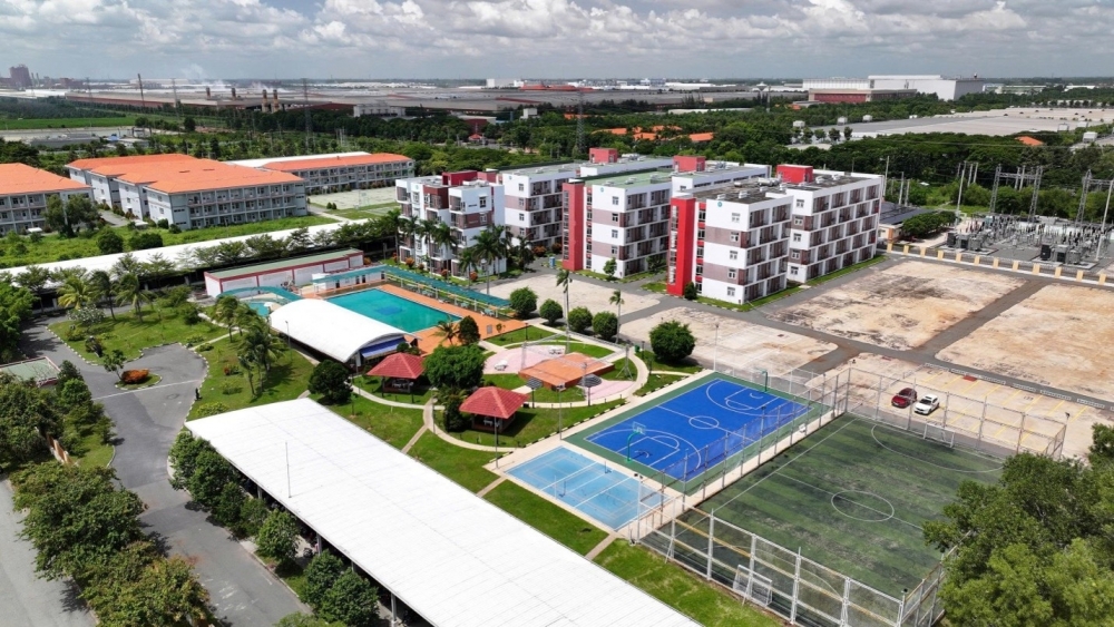 Khu nhà ở công nhân và hệ thống tiện ích tại KCN Phước Đông tạo điều kiện để người lao động ổn định cuộc sống, gắn bó lâu dài với doanh nghiệp. Khu nhà ở công nhân và hệ thống tiện ích tại KCN Phước Đông tạo điều kiện để người lao động ổn định cuộc sống, gắn bó lâu dài với doanh nghiệp.