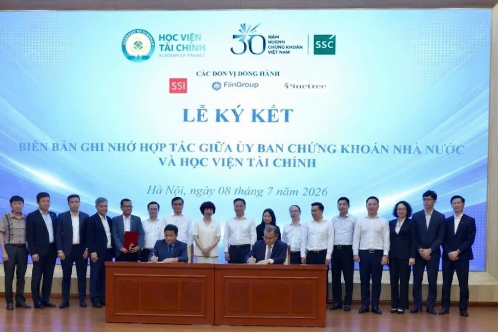 Ủy ban Chứng khoán Nhà nước bắt tay các trường đại học đầu tư cho nhân lực