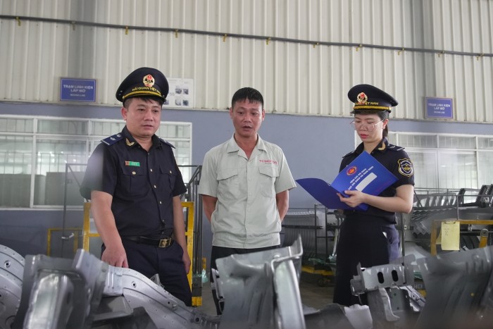 Hàng tạm xuất sửa chữa được đổi mới, khai báo hải quan thế nào?
