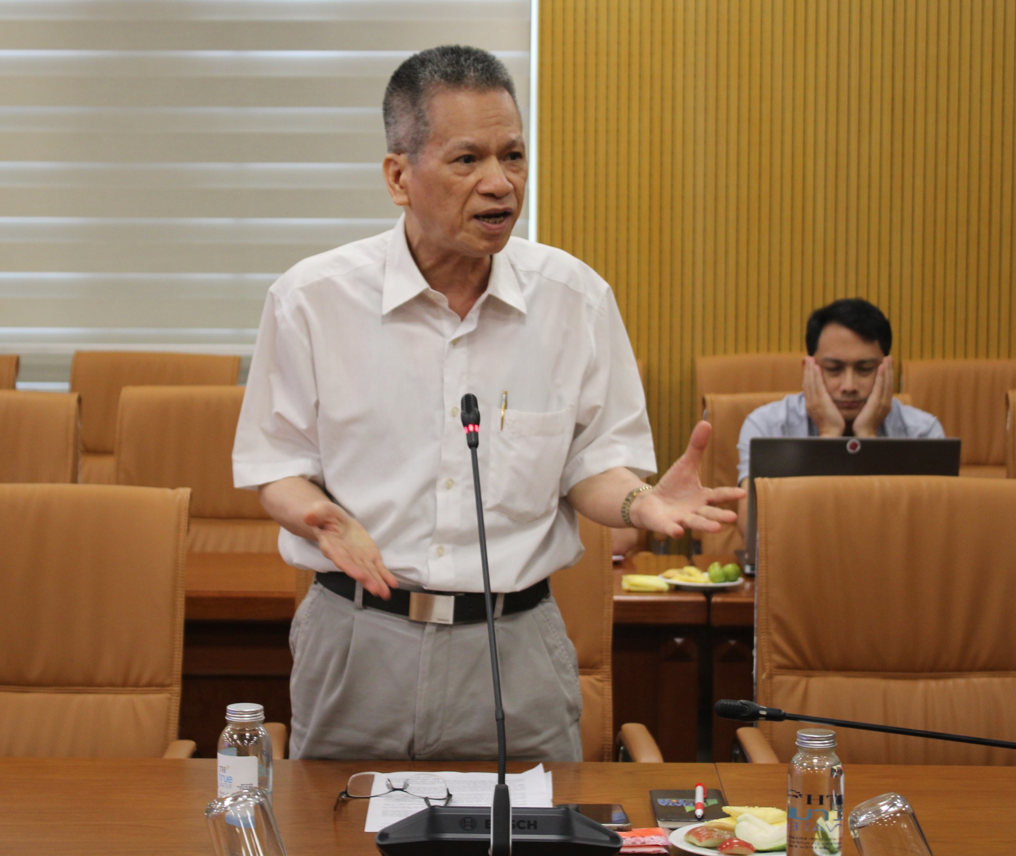 Hoàn thiện thể chế, khơi thông nguồn lực phát triển kinh tế biển Hoàn thiện thể chế, khơi thông nguồn lực phát triển kinh tế biển