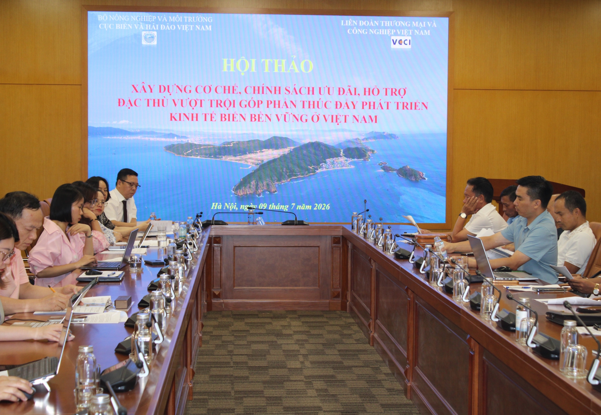 Hoàn thiện thể chế, khơi thông nguồn lực phát triển kinh tế biển Hoàn thiện thể chế, khơi thông nguồn lực phát triển kinh tế biển