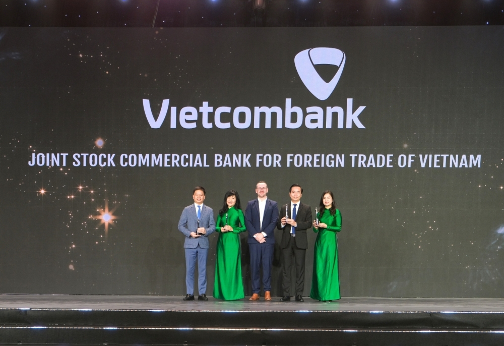 Vietcombank là nơi làm việc tốt nhất châu Á 3 năm liên tiếp Vietcombank là nơi làm việc tốt nhất châu Á 3 năm liên tiếp