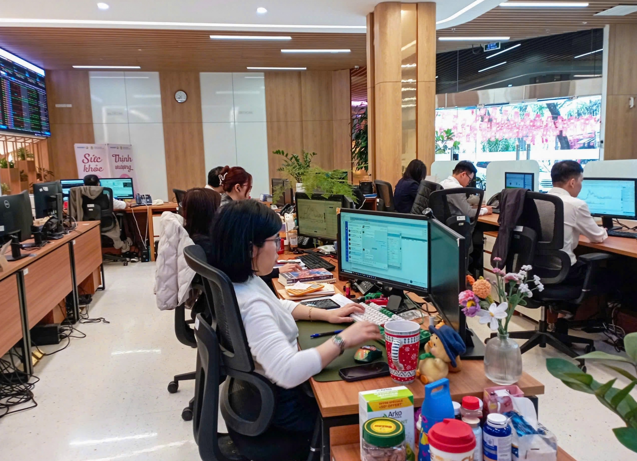 Kinh tế tăng tốc mở rộng dư địa cho thị trường chứng khoán Việt Nam