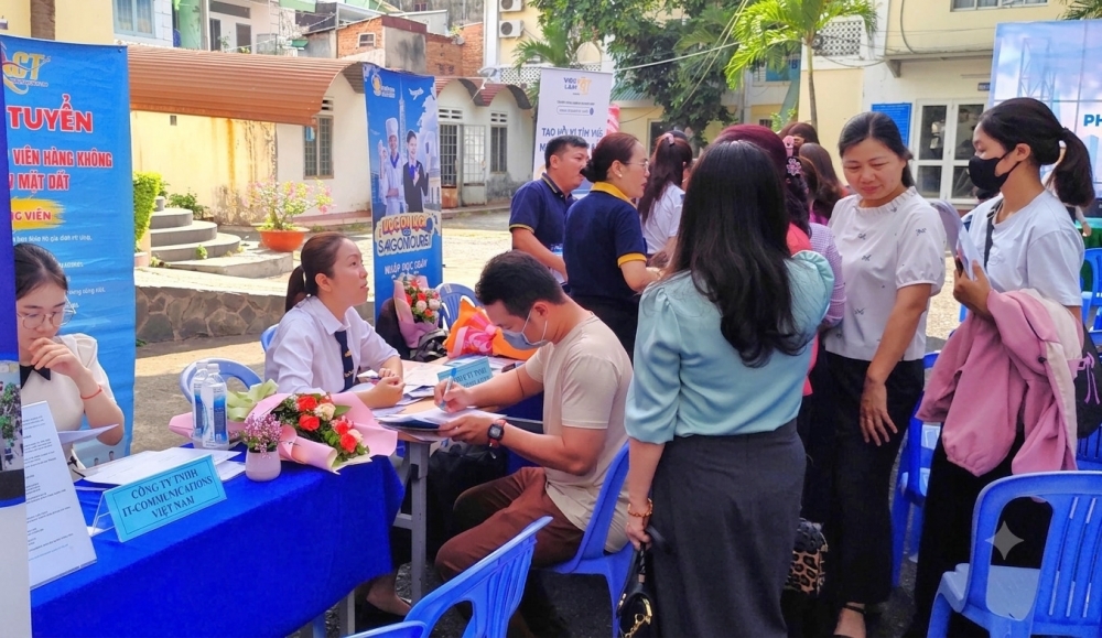 TP. Hồ Chí Minh: Gần 14.000 việc làm trống từ 81 doanh nghiệp chờ người lao động