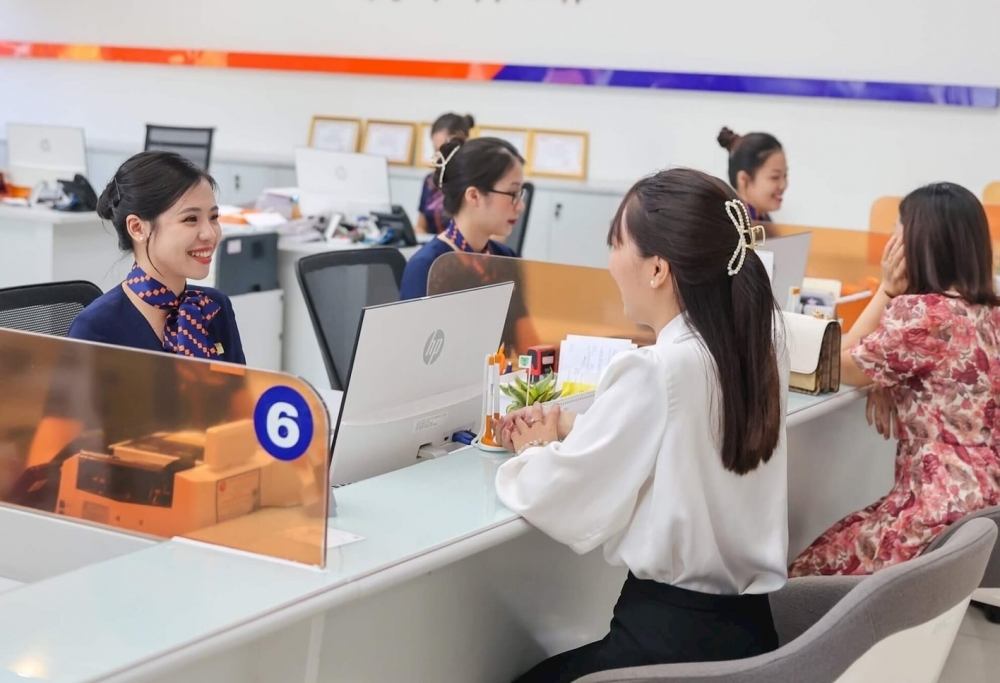 Dòng tiền tuần qua: Vốn ưu tiên hạ tầng, lợi nhuận ngân hàng phân hóa Dòng tiền tuần qua: Vốn ưu tiên hạ tầng, lợi nhuận ngân hàng phân hóa