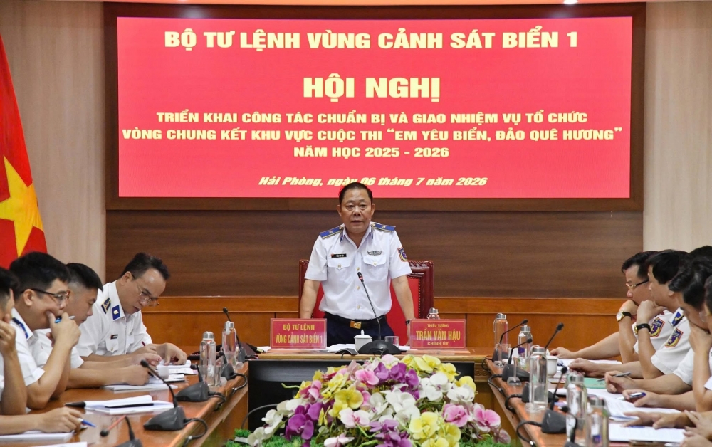 Thiếu tướng Trần Văn Hậu, Chính uỷ BTL Vùng Cảnh sát biển 1 - Trưởng ban Chỉ đạo cuộc thi chủ trì hội nghị Thiếu tướng Trần Văn Hậu, Chính uỷ BTL Vùng Cảnh sát biển 1 - Trưởng ban Chỉ đạo cuộc thi chủ trì hội nghị