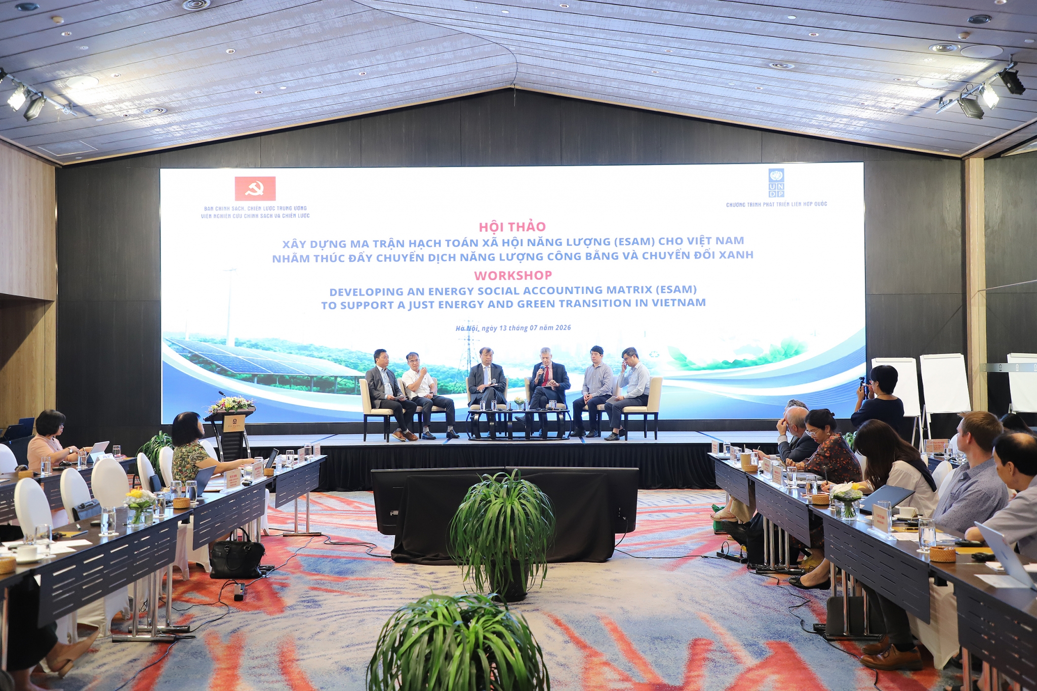 Muốn tăng trưởng xanh phải đặt con người vào trung tâm chính sách