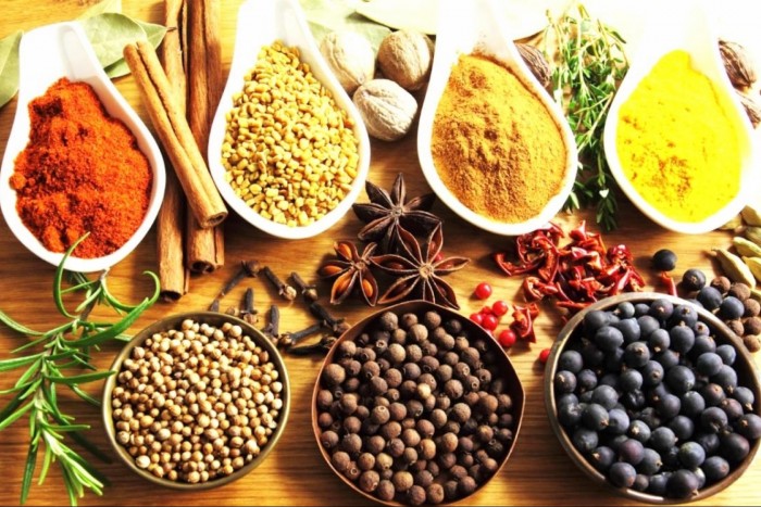 Xuất khẩu gia vị nhiều gam màu đan xen