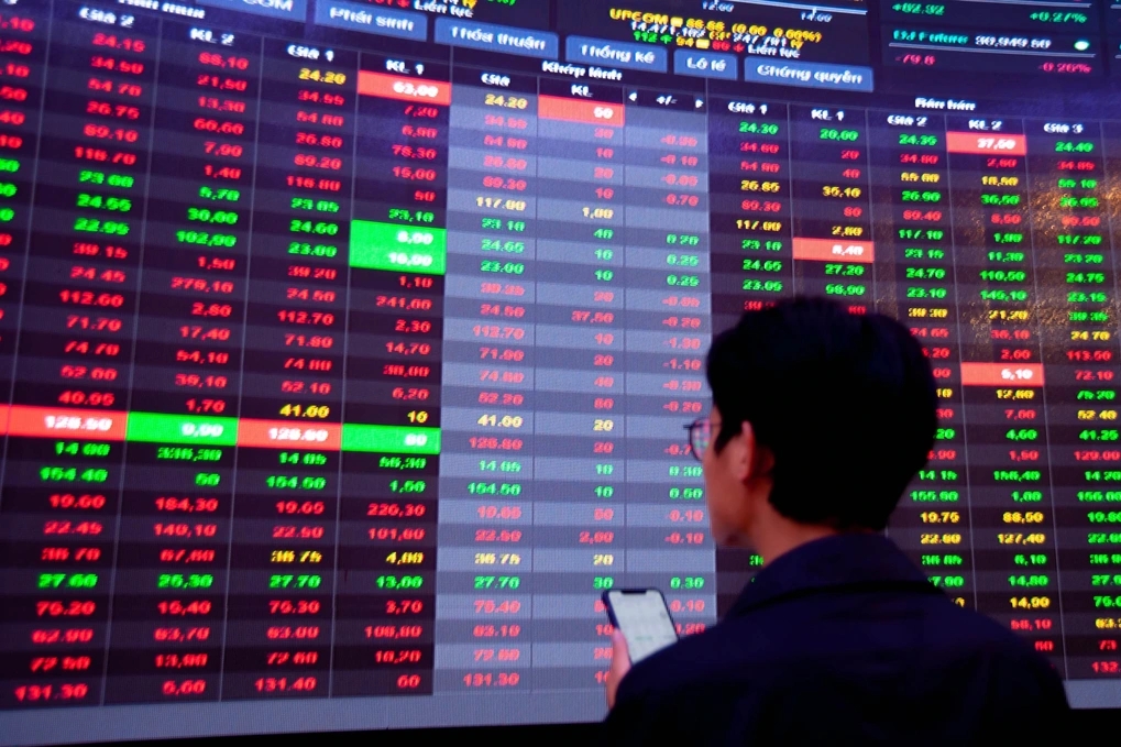 VN-Index mất hơn 27 điểm, lực cầu cuối phiên giúp giữ mốc 1.800 điểm