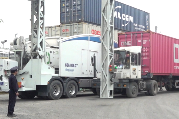 Hải quan phát hiện 28 container vi phạm qua soi chiếu