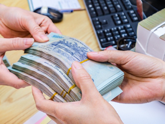 Thêm nhiều doanh nghiệp trả cổ tức, cổ đông hưởng lợi từ tiền và cổ phiếu