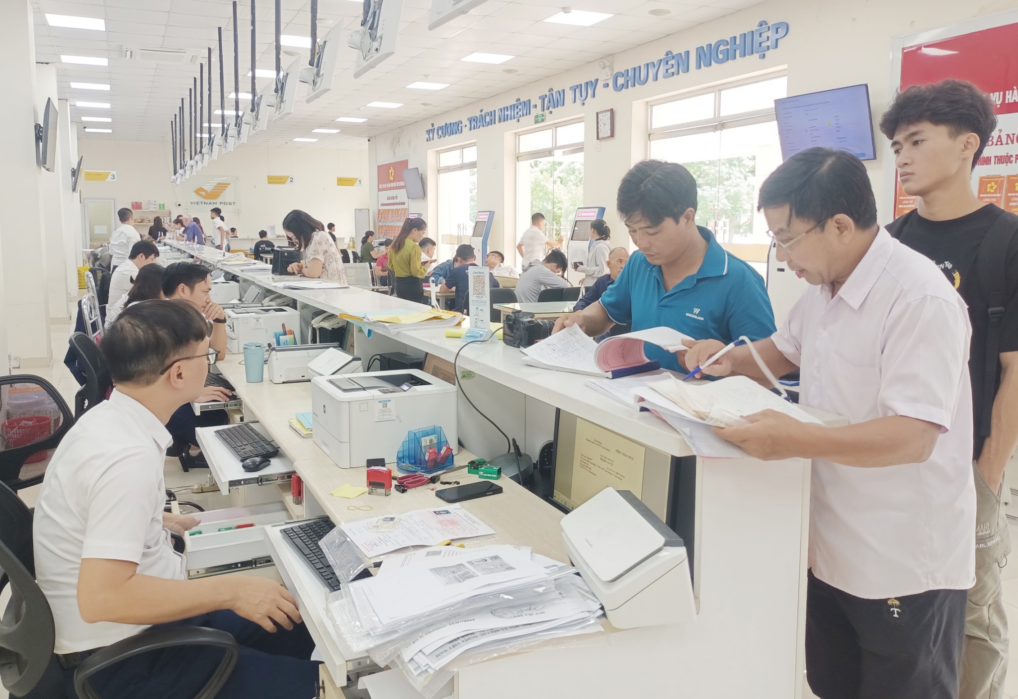 Cải cách thủ tục hành chính, nâng cao hiệu quả phục vụ người dân và doanh nghiệp thủ tục hành chính
