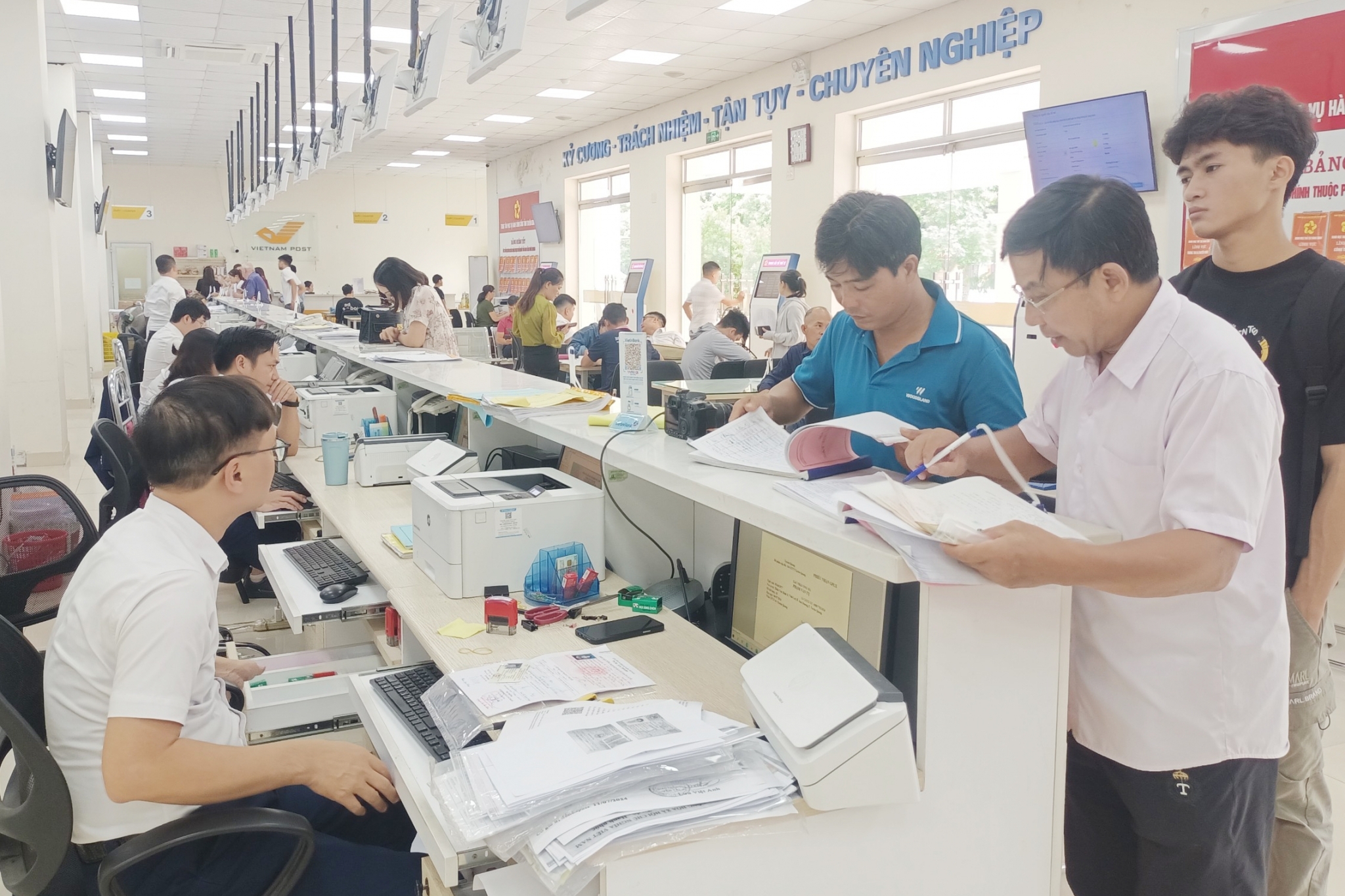 Cải cách thủ tục hành chính, nâng cao hiệu quả phục vụ người dân và doanh nghiệp