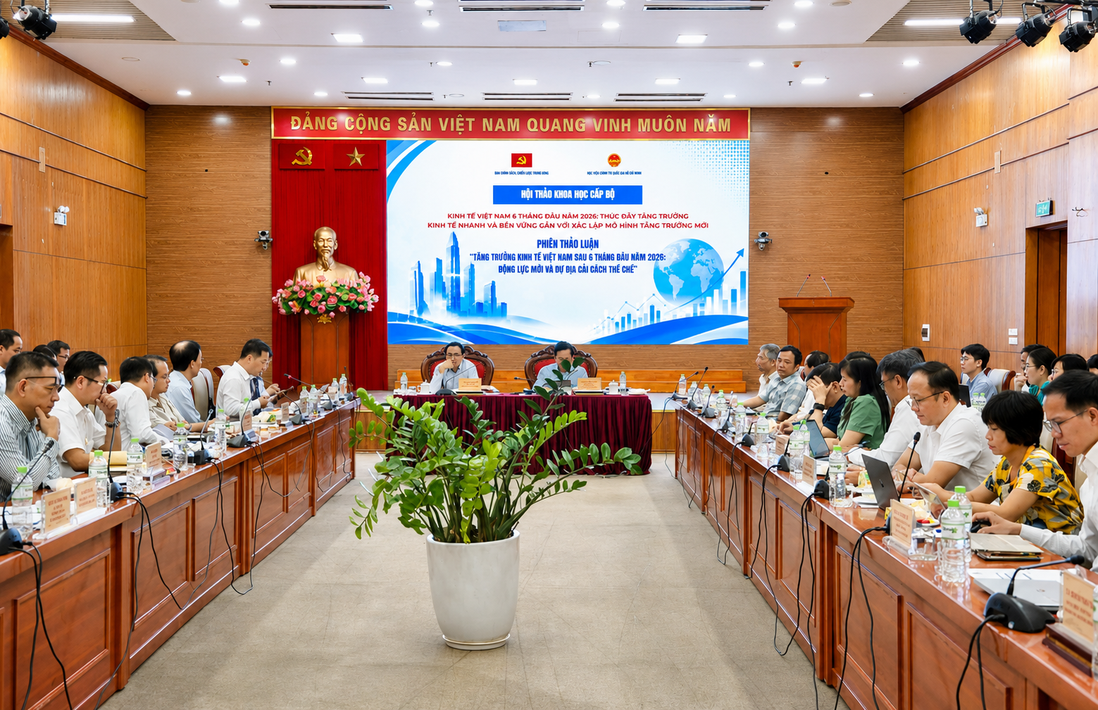 Ba trụ cột cho mô hình tăng trưởng mới của kinh tế Việt Nam Ba trụ cột cho mô hình tăng trưởng mới của kinh tế Việt Nam