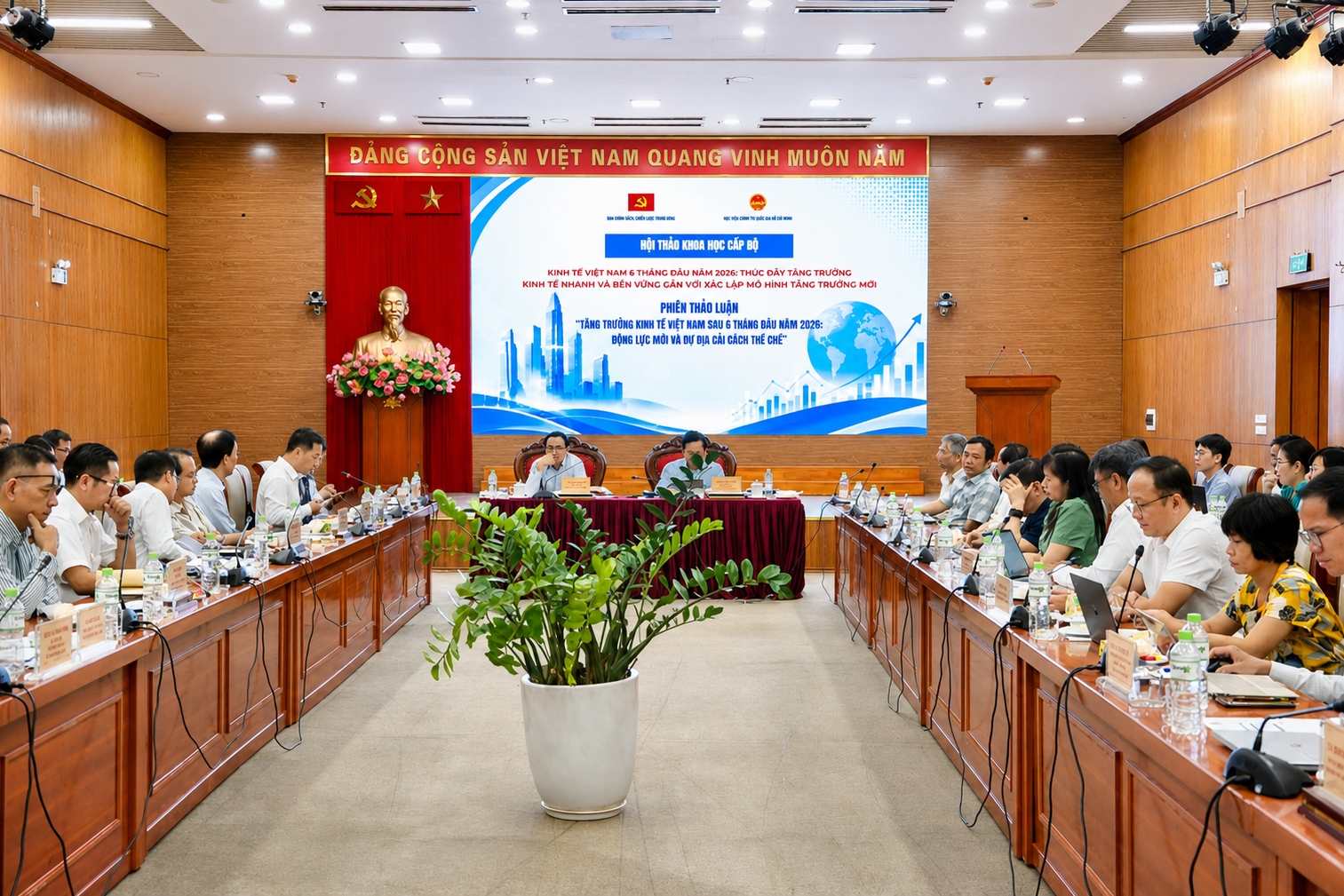 Việt Nam cần vượt qua những điểm nghẽn của mô hình phát triển cũ