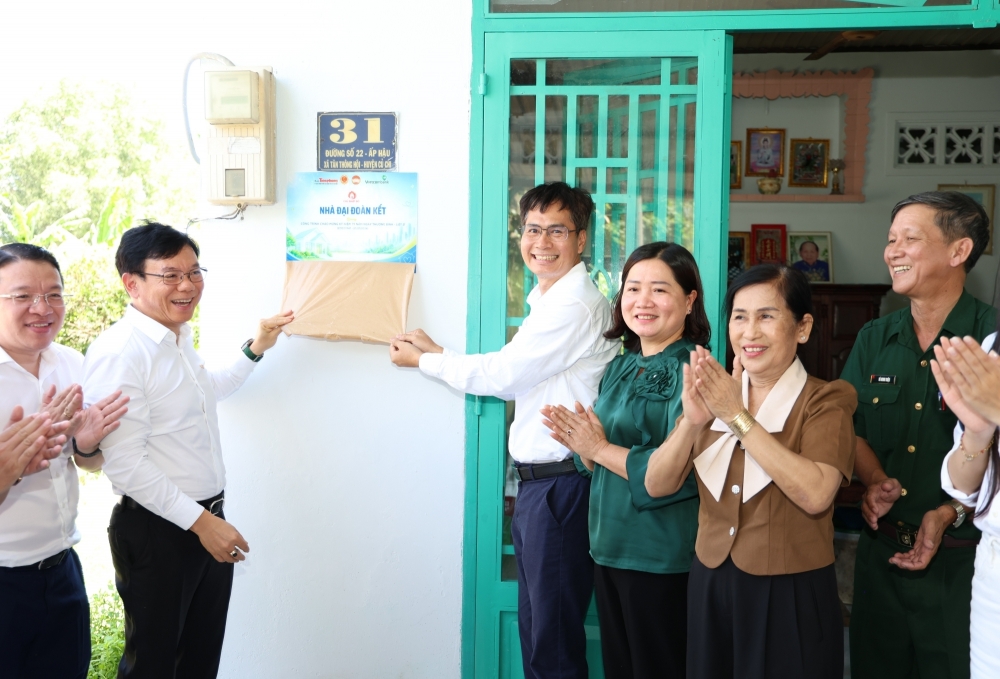 Vietcombank trao 6 nhà tình nghĩa cho cựu chiến binh TP. Hồ Chí Minh Vietcombank trao 6 nhà tình nghĩa cho cựu chiến binh TP. Hồ Chí Minh