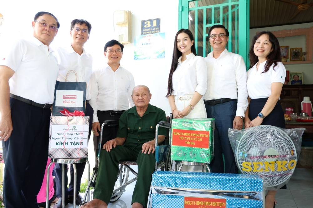 Vietcombank trao 6 nhà tình nghĩa cho cựu chiến binh TP. Hồ Chí Minh Vietcombank trao 6 nhà tình nghĩa cho cựu chiến binh TP. Hồ Chí Minh