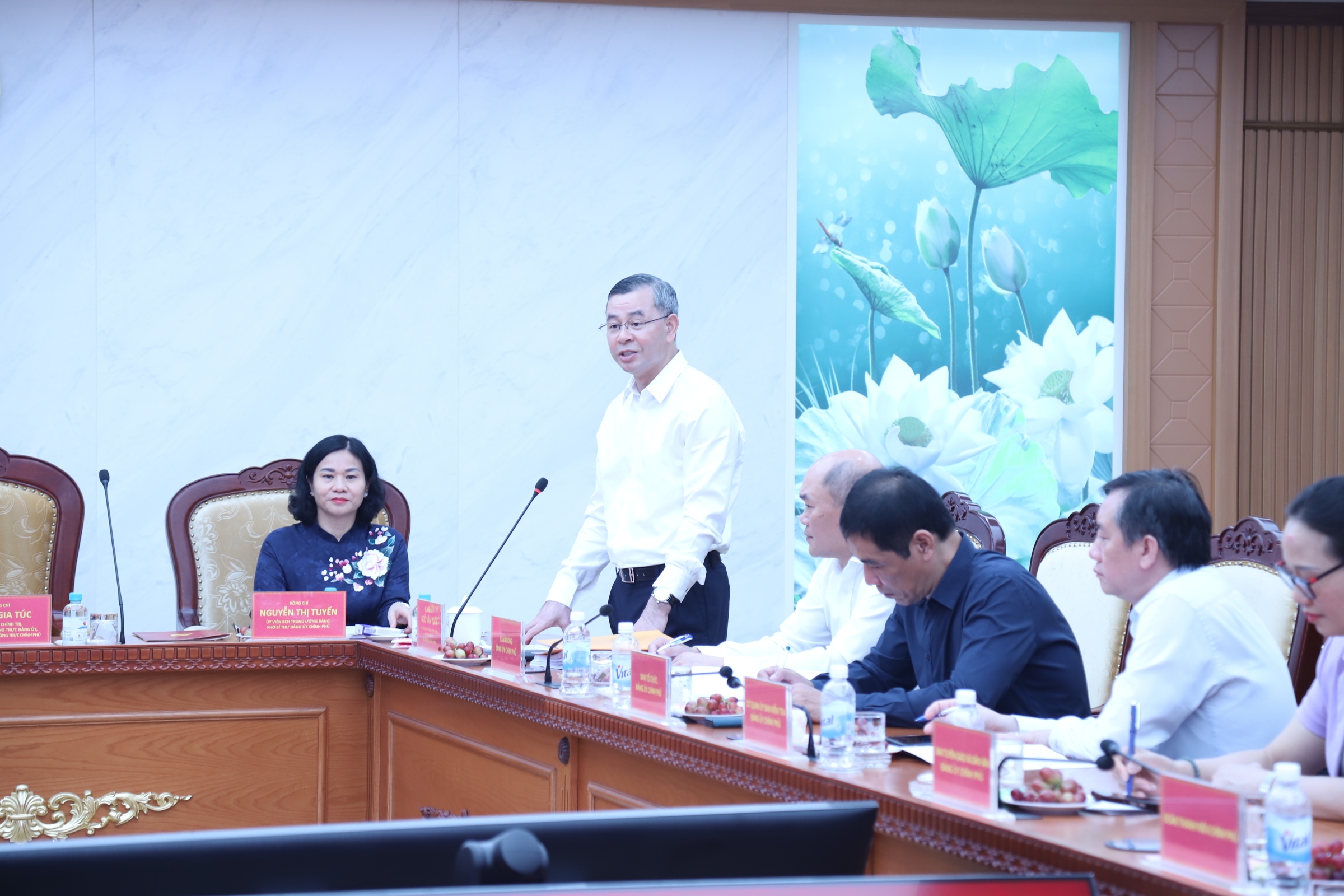 Đảng ủy Chính phủ lãnh đạo, chỉ đạo hiệu quả các giải pháp phát triển kinh tế - xã hội Đảng ủy Chính phủ lãnh đạo, chỉ đạo hiệu quả các giải pháp phát triển kinh tế - xã hội