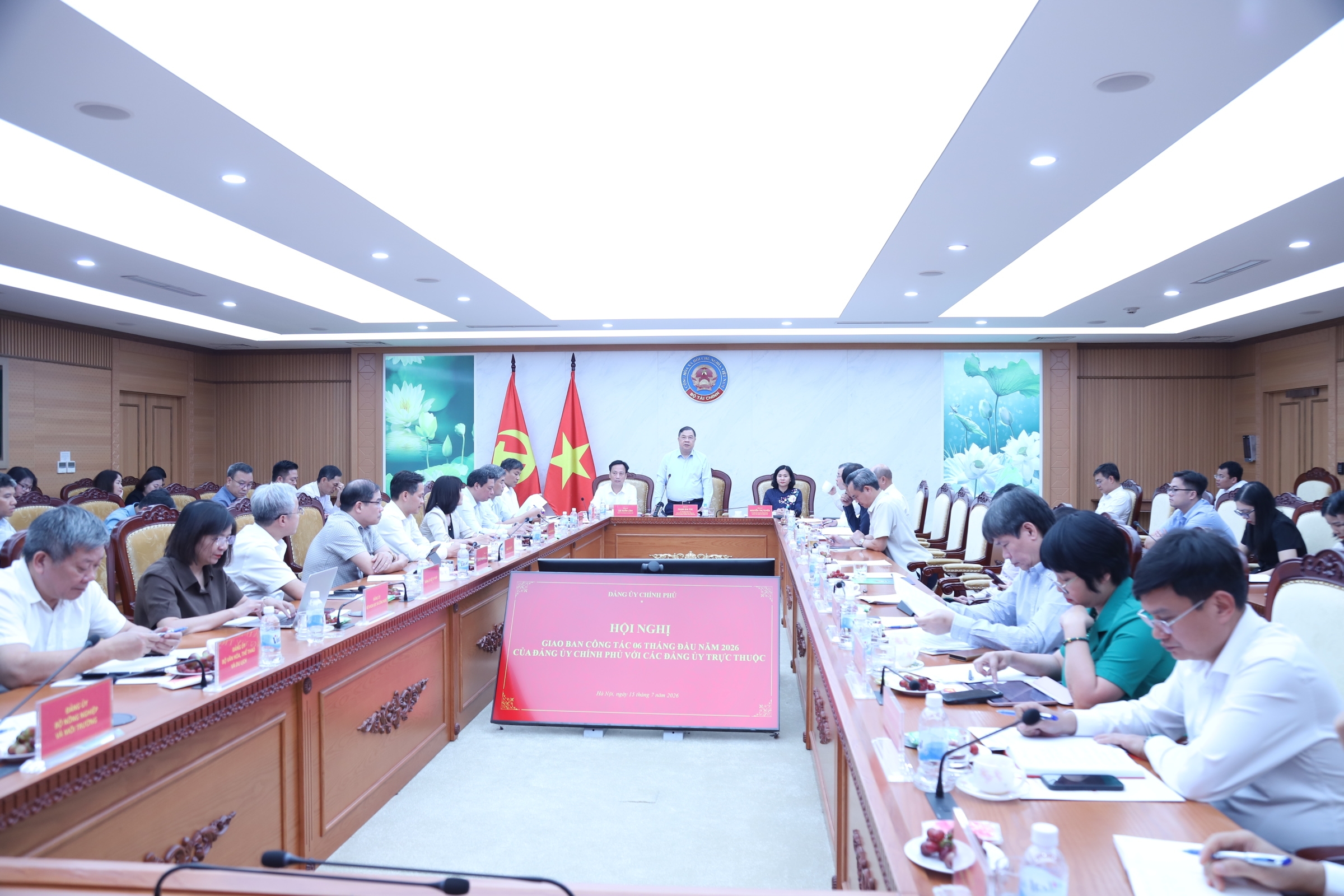 Đảng ủy Chính phủ lãnh đạo, chỉ đạo hiệu quả các giải pháp phát triển kinh tế - xã hội Đảng ủy Chính phủ lãnh đạo, chỉ đạo hiệu quả các giải pháp phát triển kinh tế - xã hội