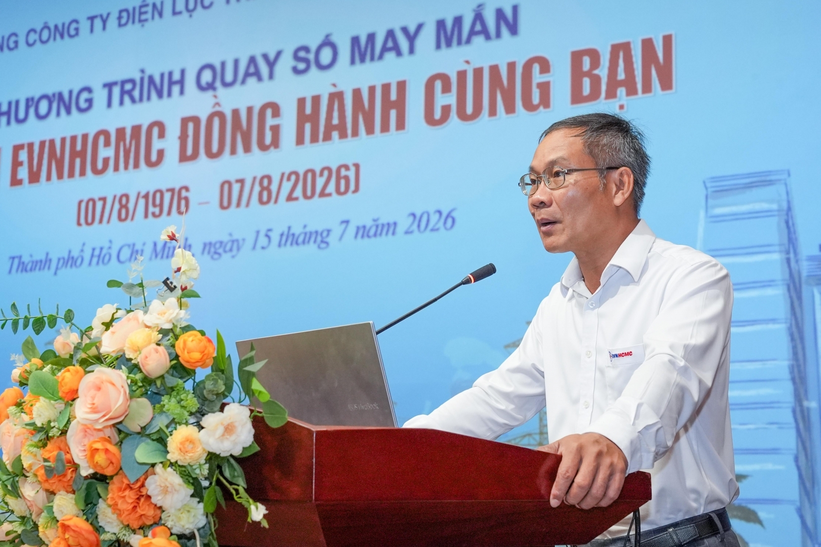 “50 năm EVNHCMC đồng hành cùng bạn”: 218 phần quà may mắn dành tặng khách hàng