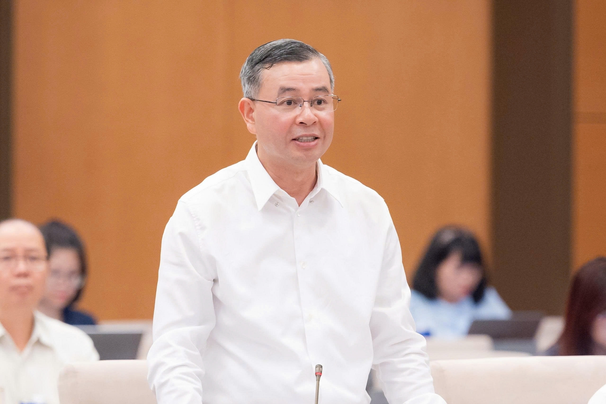 Đề xuất cắt giảm 56 ngành, nghề có điều kiện, cấm kinh doanh "khí cười" ngoài mục đích y tế