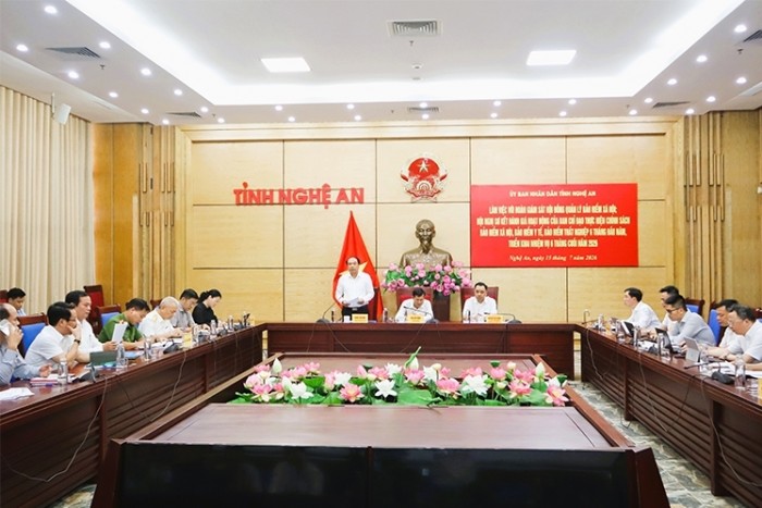 Đoàn giám sát Hội đồng quản lý Bảo hiểm xã hội làm việc tại tỉnh Nghệ An