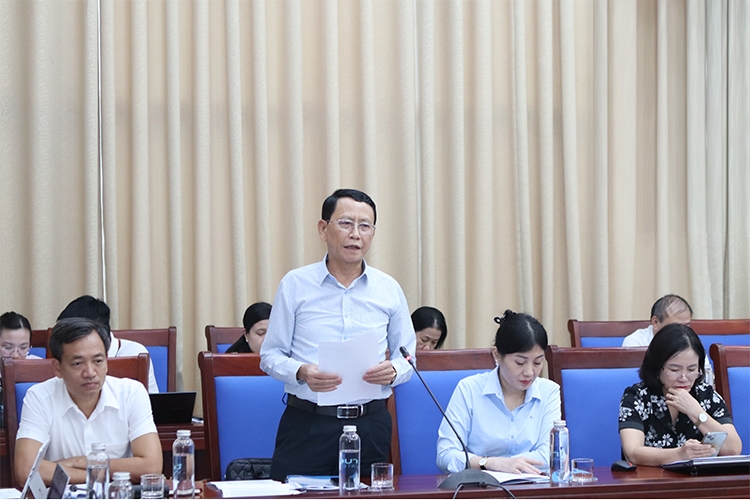 Đại diện các sở, ban, ngành của tỉnh Nghệ An phát biểu tại hội nghị.