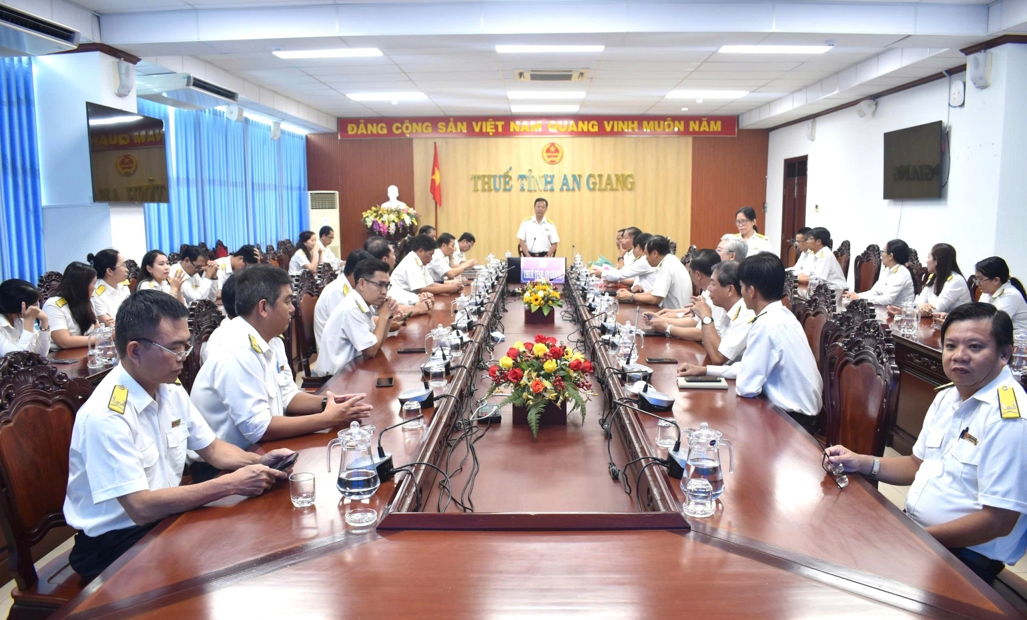 100% doanh nghiệp An Giang đăng ký định danh điện tử trên ứng dụng VNeID