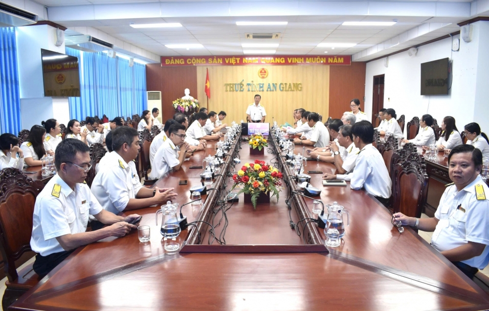 100% doanh nghiệp An Giang đăng ký định danh điện tử trên ứng dụng VNeID