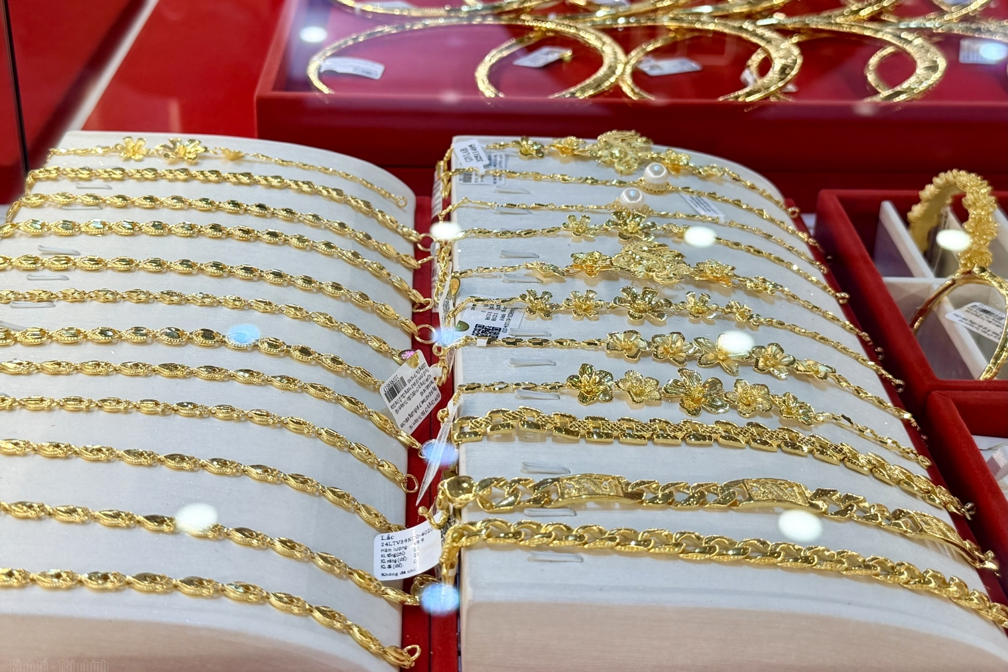 Giá vàng hôm nay 20/7: Giằng co quanh mốc 4.000 USD/ounce