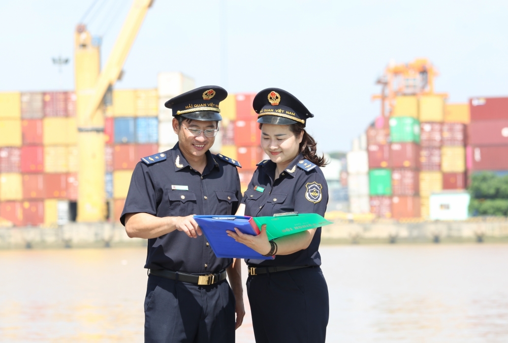 Hoạt động mua bán hàng hóa và các hoạt động liên quan trực tiếp đến mua bán hàng hóa của nhà đầu tư nước ngoài.