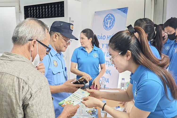 Ủy ban nhân dân tỉnh Nghệ An đặt quyết tâm sớm hoàn thành mục tiêu bảo hiểm y tế toàn dân.