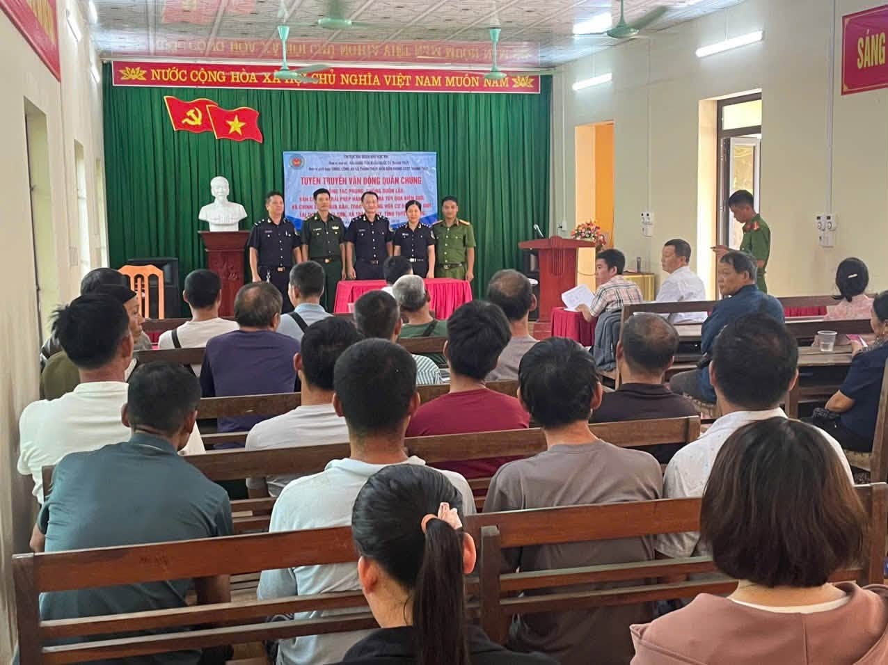Hải quan cửa khẩu quốc tế Thanh Thủy tuyên truyền về phòng, chống buôn lậu