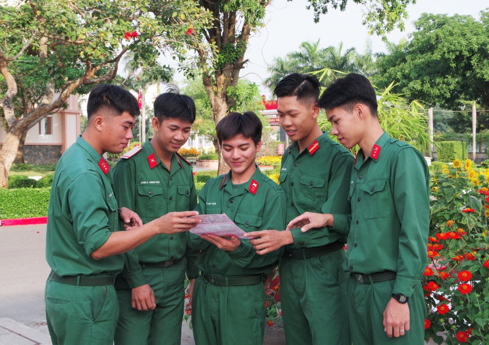 Điều chỉnh tăng 8% mức trợ cấp hằng tháng đối với quân nhân, người làm công tác cơ yếu phục viên, xuất ngũ, thôi việc