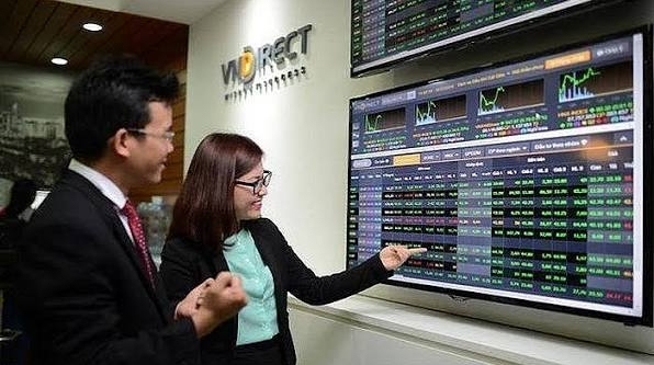 Lợi nhuận VNDIRECT tăng 85%, cơ cấu nguồn thu đổi chiều
