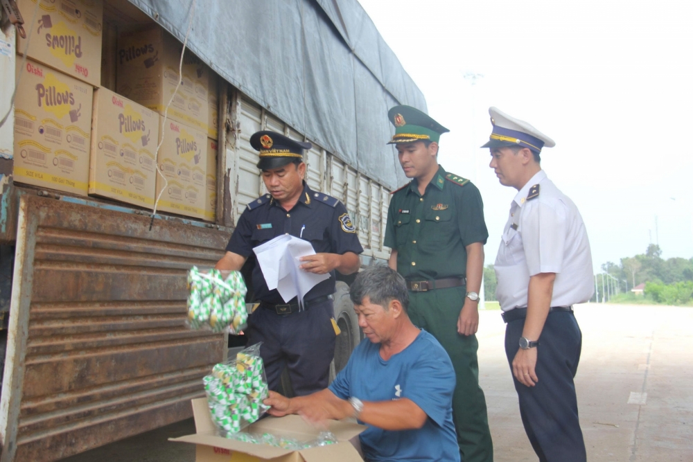 Phát huy hiệu quả vận tải biên giới qua cửa khẩu quốc tế Tân Nam