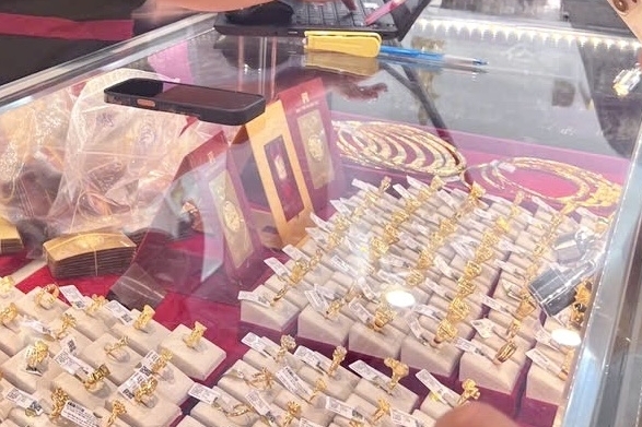 Giá vàng hôm nay 22/7: Thế giới vượt 4.100 USD, SJC tăng 600.000 đồng/lượng
