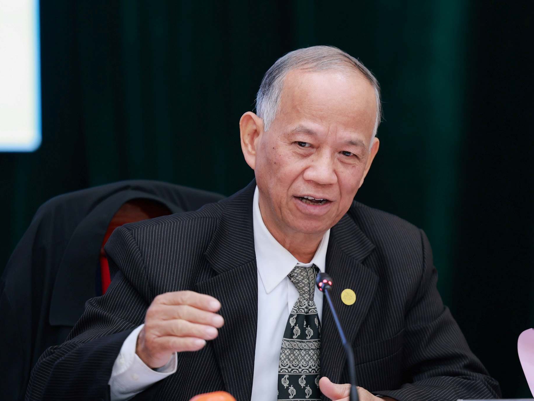 Vàng tiếp tục là tài sản trú ẩn nhưng thời kỳ tăng nóng đang khép lại Vàng tiếp tục là tài sản trú ẩn nhưng thời kỳ tăng nóng đang khép lại