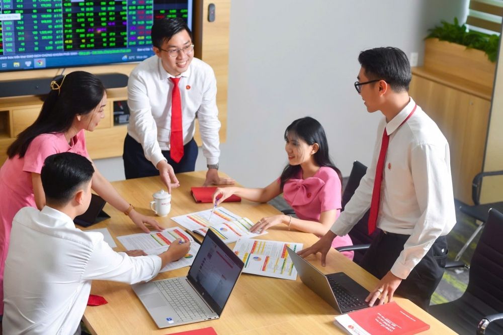 Chu kỳ mới của chứng khoán Việt Nam: Nội lực mở đường cho tăng trưởng bền vững Chu kỳ mới của chứng khoán Việt Nam: Nội lực mở đường cho tăng trưởng bền vững